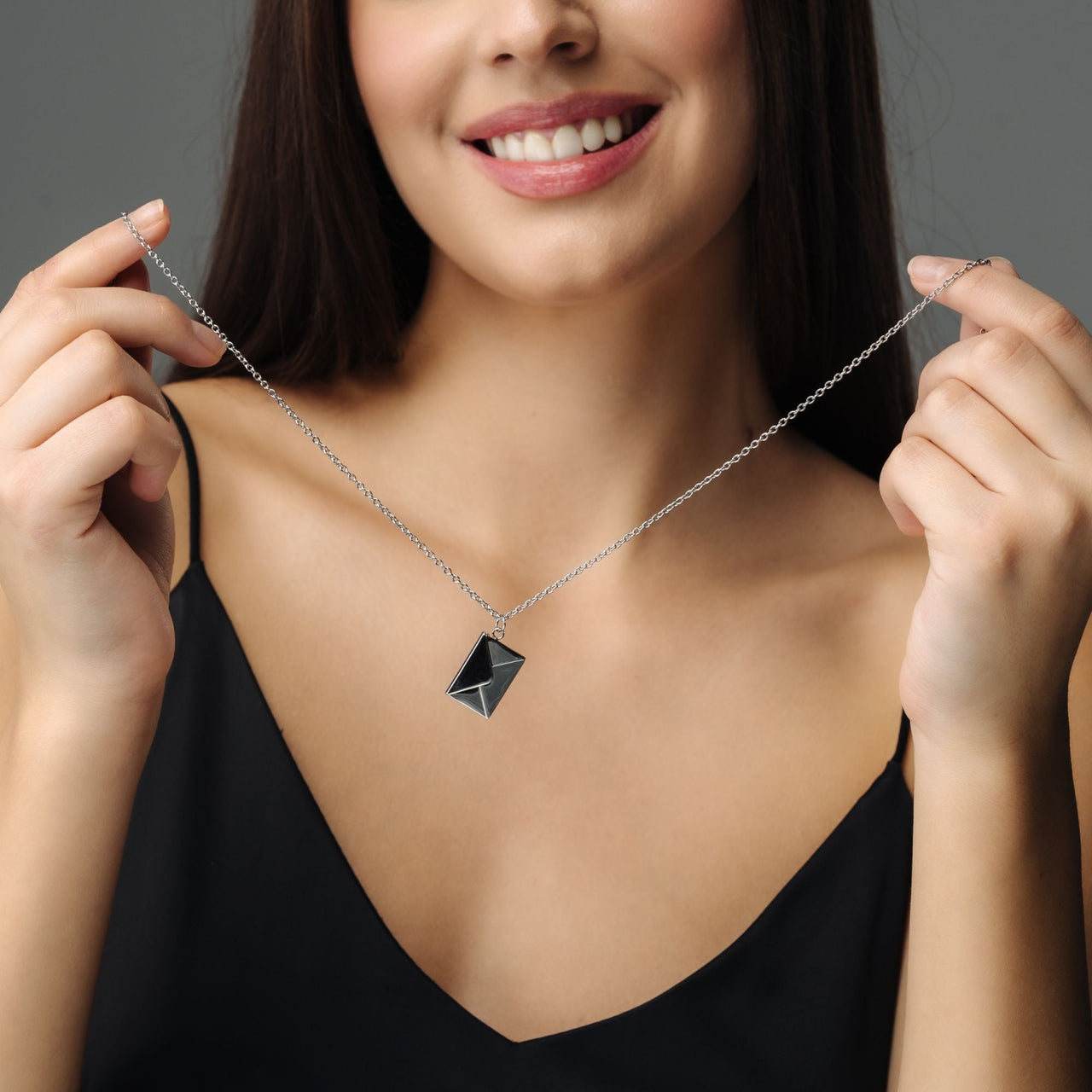 Envelope Name Necklace - Custom Name Necklace - Gifts for Mother's Day - Gifts for Mom - Personalized Gift Necklace Brother & Sisters