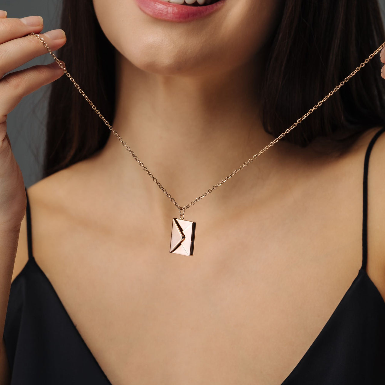 Envelope Name Necklace - Custom Name Necklace - Gifts for Mother's Day - Gifts for Mom - Personalized Gift Necklace Brother & Sisters