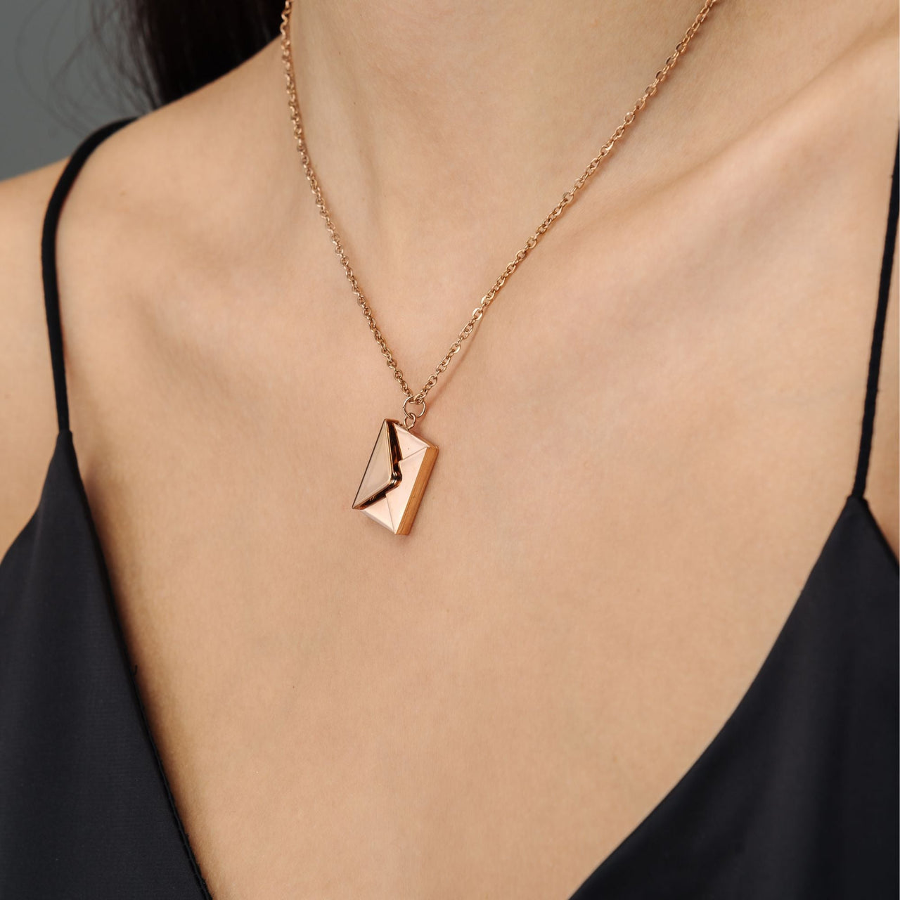 Envelope Name Necklace - Custom Name Necklace - Gifts for Mother's Day - Gifts for Mom - Personalized Gift Necklace Brother & Sisters