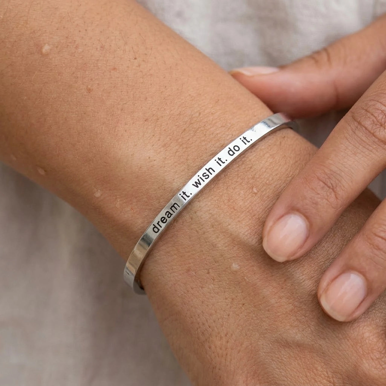 Graduation bracelet — close-up of the details, silver | SKU: 4214557-silver-plated