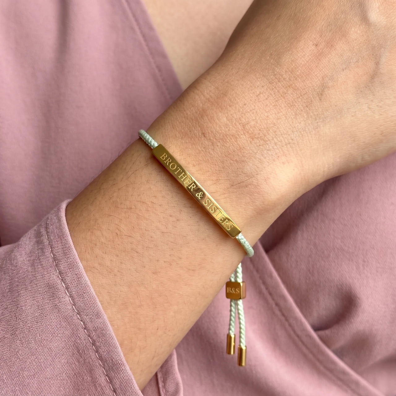 La Nature, gold bracelet — close up | SKU: lanature-g