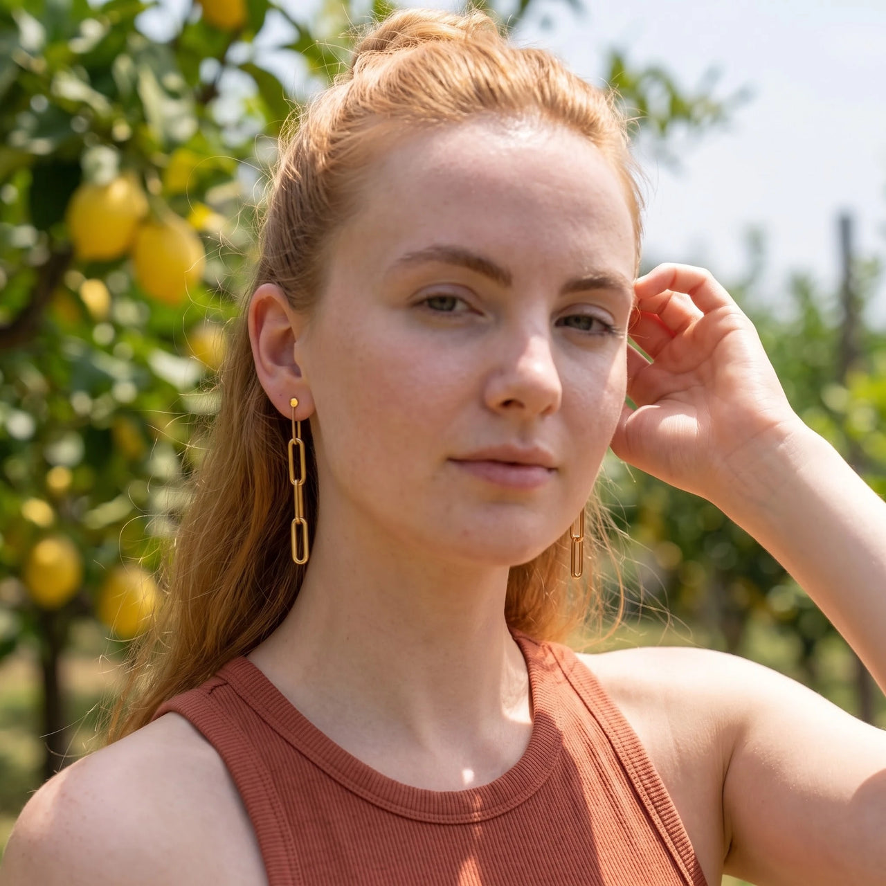 Dangle earrings — worn, everyday gesture, gold | SKU: lespendantes
