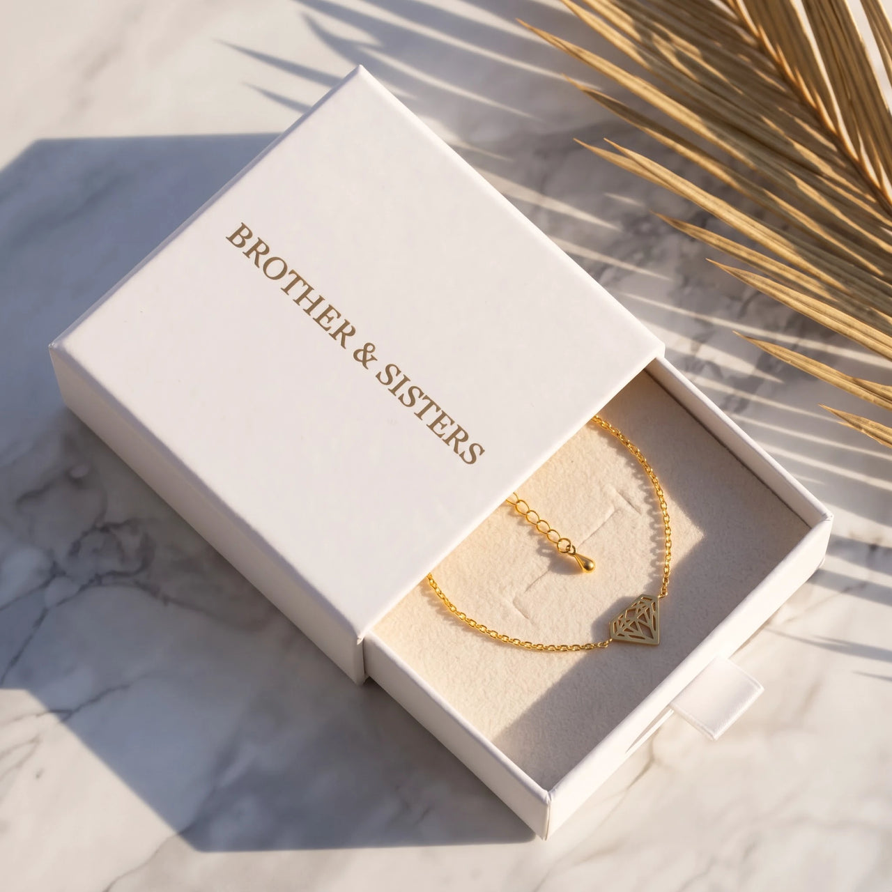 Diamond shape bracelet — in the gift box, gold | SKU: 11662607-gold
