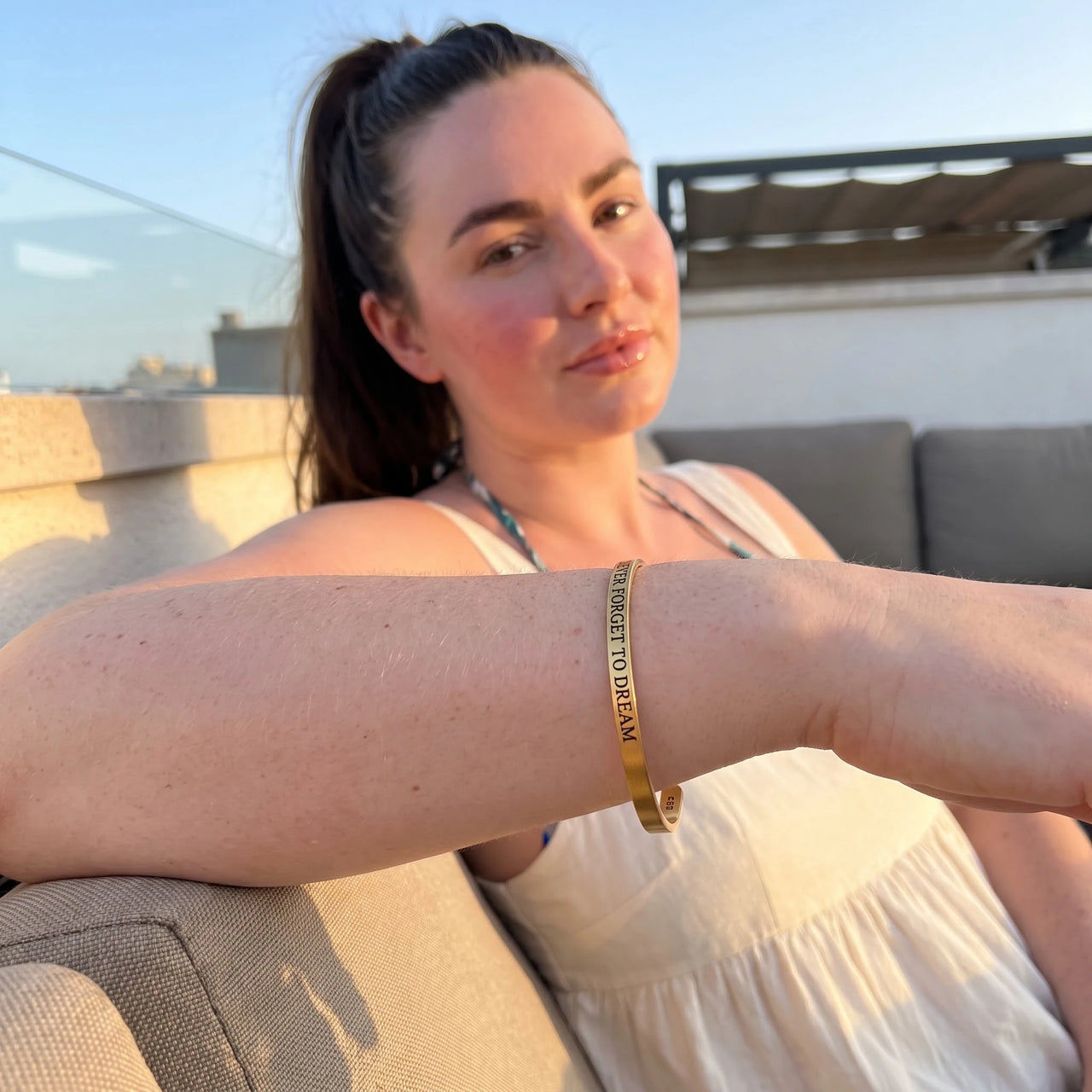 Dream bracelet — worn on a relaxed day, gold | SKU: nftd-g